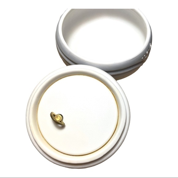 𝅺AVON vintage music box, released for Mother’s Day 1985, petite, nostalgic - Picture 4 of 7